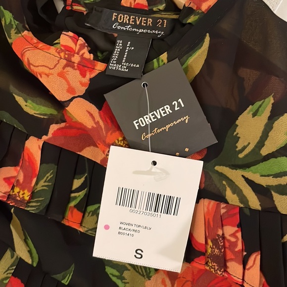 Forever 21 NWT Sheer floral crop top with layered ruffles. - Picture 5 of 5